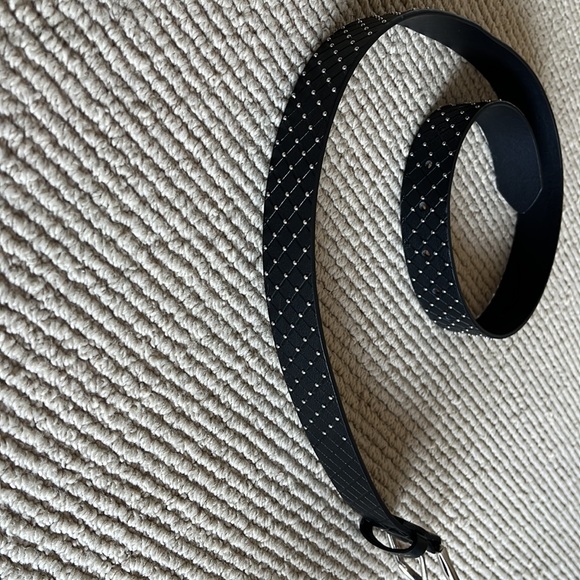 Tahari leather black belt. Brand new. Silver hardware. Size M - Picture 6 of 6